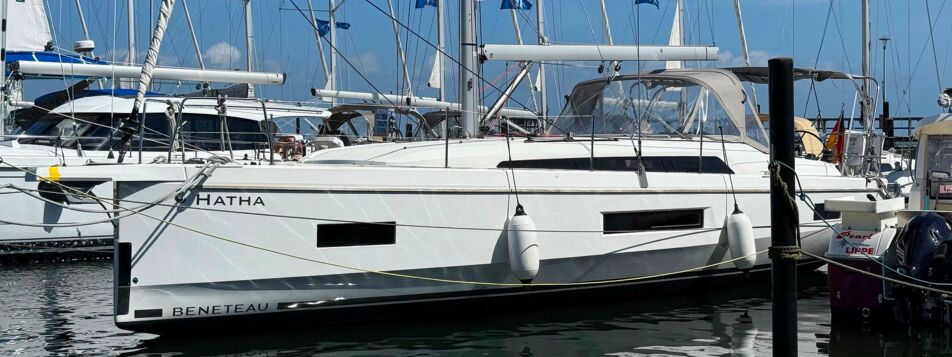 Bug Backbord Aussenaufnahme der Oceanis 40.1 „Hatha“ in Heiligenhafen