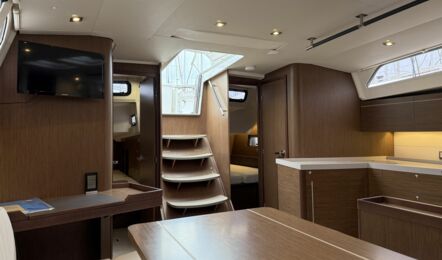 Oceanis-46-1-innenaufnahme-03