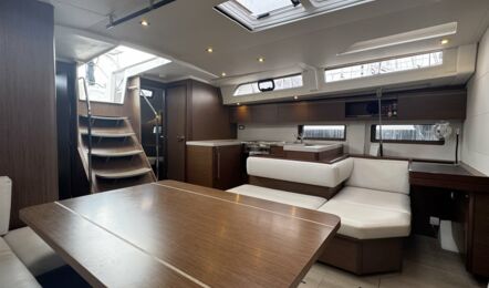 Oceanis-51-1-innenaufnahme-03