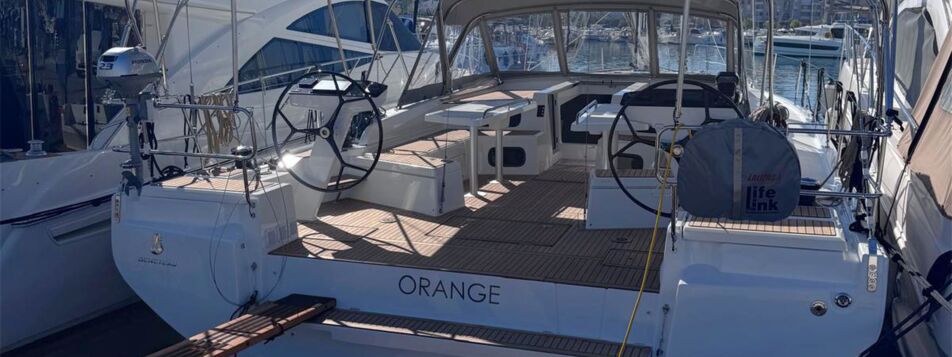 Heck Aussenaufnahme der Oceanis 52 „Orange“ in Biograd in Kroatien