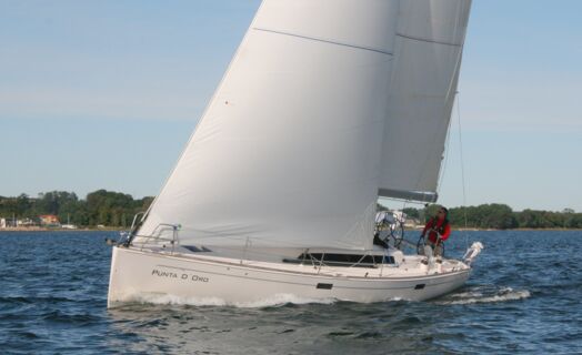 Backbord Aussenaufnahme der Salona 38 Performance "Punta D´Oro" in Heiligenhafen