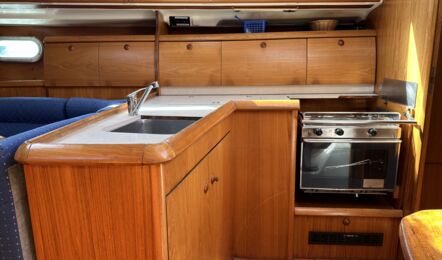Pantry Innenaufnahme der Sun Odyssey 40 "Moulin Rouge" in Barth