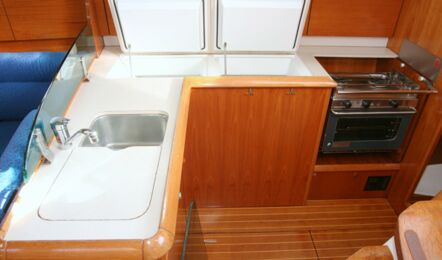 Kartentisch Innenaufnahme der Sun Odyssey 43 Baltic Sun in Flensburg