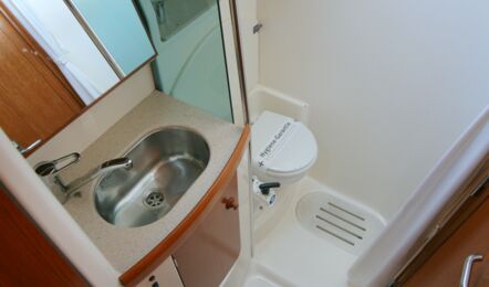 Pantry Innenaufnahme der Sun Odyssey 43 Baltic Sun in Flensburg