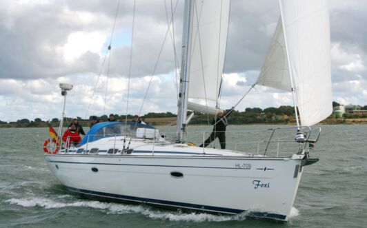 Steuerbord Aussenaufnahme der Bavaria 46 cruiser „Foxi“ in Heiligenhafen