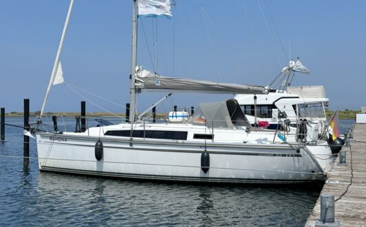 Backbord Aussenaufnahme der Bavaria cruiser 33 "Ramona" in Heiligenhafen