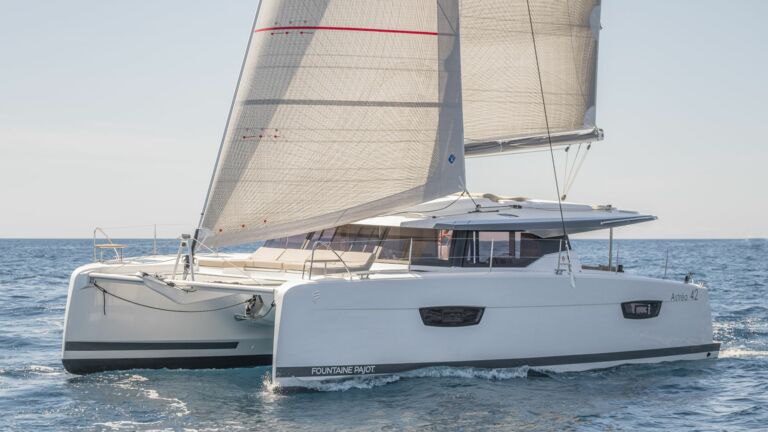 Bug Backbord Aussenaufnahme eines Astrea 42 Katamarans von Fountaine Pajot Bug Backbord Aussenaufnahme eines Astrea 42 Katamarans von Fountaine Pajot
