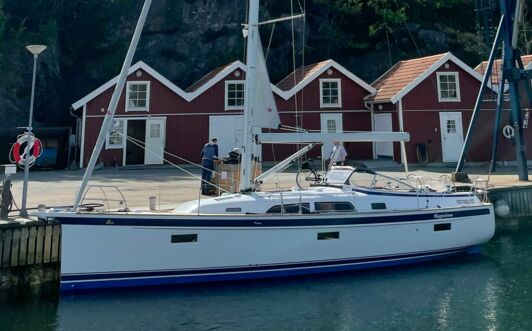 Backbord Aussenaufnahme der Hallberg-Rassy 400 „Maguleone“