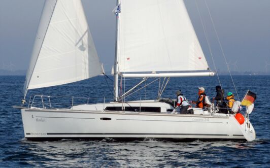 Backbord Aussenaufnahme der Oceanis 34 Blaubart in Flensburg