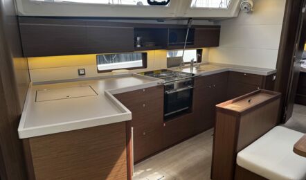 Oceanis-46-1-innenaufnahme-09