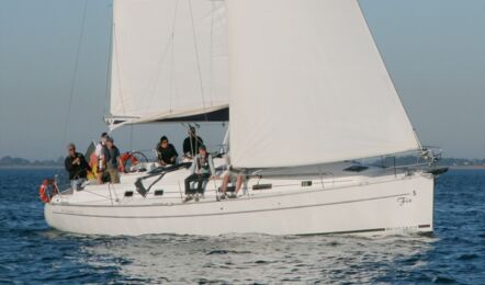Steuerbord Aussenaufnahme der Beneteau Cyclades 43.4 „Fix“ in Heiligenhafen