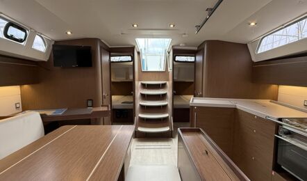 Oceanis-46-1-innenaufnahme-02