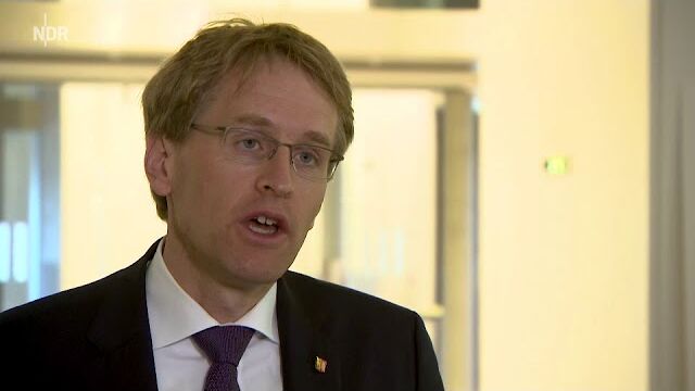 Ministerpräsident Günter erklärt die Aufhebung der 2-Haushalte-Regel