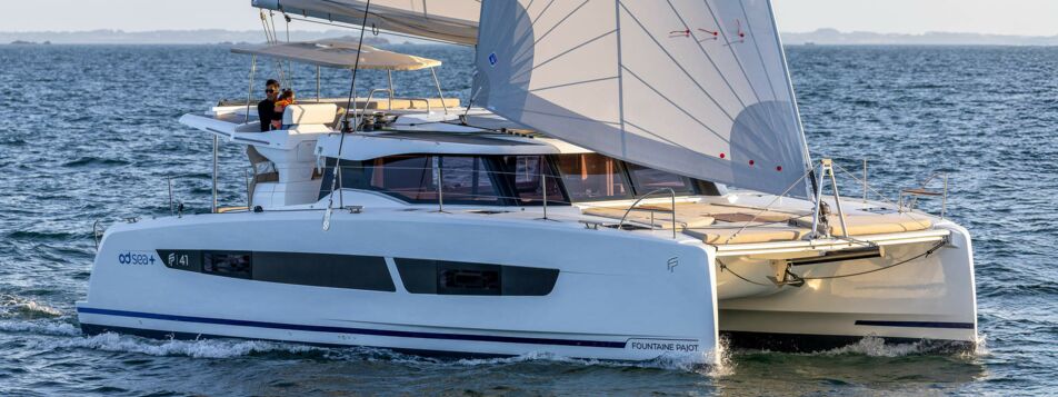 Steuerbord Aussenaufnahme einer Fountaine Pajot NEW 41 in Can Pastilla auf Mallorca