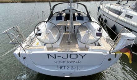 Heckaufnahme Cockpit der Hanse 315 Njoy in Greifswald