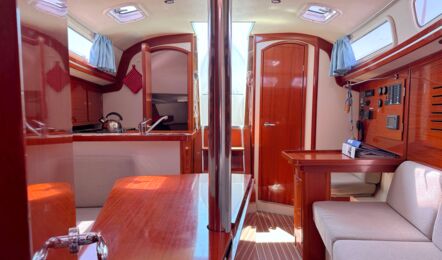 Salon Innenaufnahme der Hanse 315 "Mizar" in Barth
