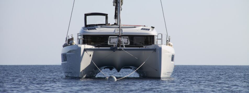 Bugaufnahme des Katamarans Lagoon 40 balance69 in Rogoznica in Kroatien