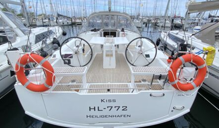Oceanis-38-1-2-aussenaufnahme-03