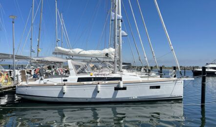 Oceanis-38-1-aussenaufnahme-03