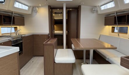 Oceanis-46-1-innenaufnahme-01