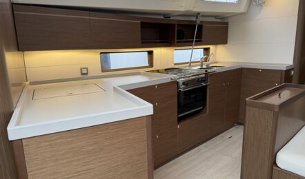 Oceanis-46-1-innenaufnahme-10