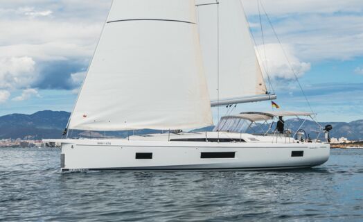 Backbord Aussenaufnahme der Oceanis 51.1 „Flipper“ in Can Pastilla auf Mallorca