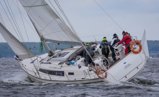 Heck Backbord Aussenaufnahme der Bavaria cruiser 41 Sport "Shag" in Flensburg