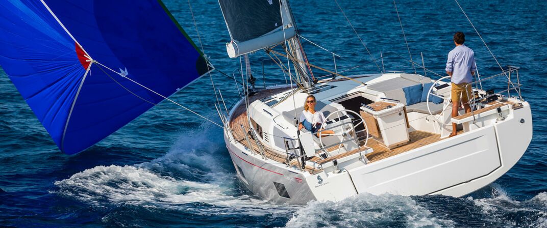 Oceanis Yacht in Fahrt unter Segeln Oceanis Yacht in Fahrt unter Segeln