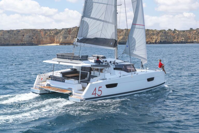 Katamarane von Fountaine Pajot für Ihre Yachtcharter bei 1. Klasse Yachten Katamarane von Fountaine Pajot für Ihre Yachtcharter bei 1. Klasse Yachten