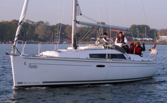 Backbord Aussenaufnahme der Oceanis 31 "Mambo" in Heiligenhafen