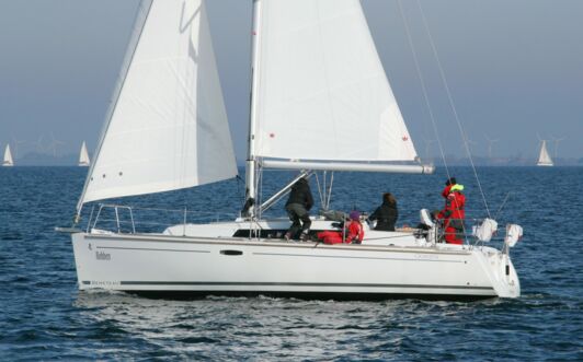 Backbord Aussenaufnahme der Oceanis 31 Robben in Heiligenhafen