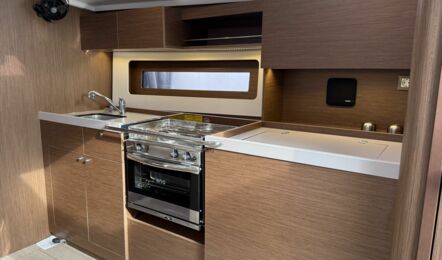 Oceanis-37-1-innenaufnahme-09