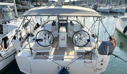 Oceanis-38-1-aussenaufnahme-02