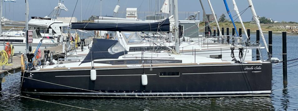 Steuerbord Aussenaufnahme der Sun Odyssey 349.2 "Insula Solis" in Heiligenhafen