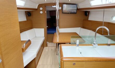 Salon Innenaufnahme der Sun Odyssey 389 "Freiheit" in Greifswald