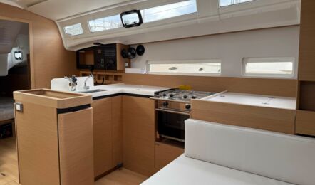 Sun-odyssey-410-innenaufnahme-09