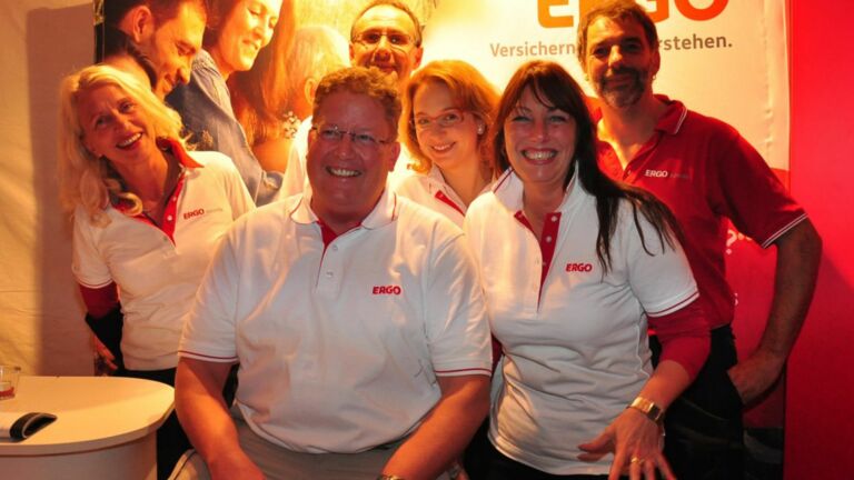 Gruppe beim Firmenevent Segeln