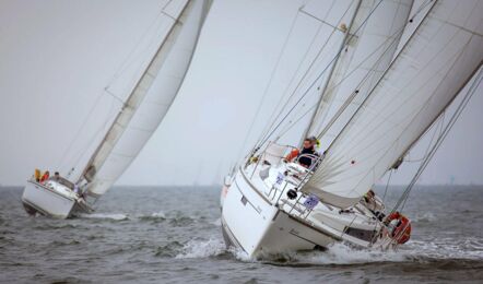 Bug Aussenaufnahme der Bavaria cruiser 41 Sport "Shag" in Flensburg