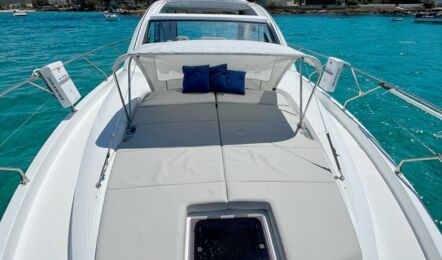 Deck Liegefläche Aussenaufnahme der Beneteau GT 45 Pandora in Can Pastilla auf Mallorca