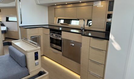 Pantry Innenaufnahme der Hanse 460 "freebe" in Pula