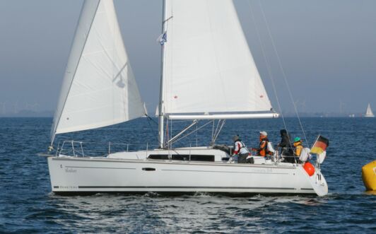 Backbord Aussenaufnahme der Oceanis 34 Blaubart in Flensburg