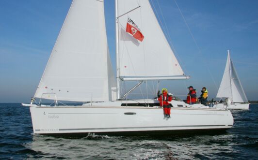 Backbord Aussenaufnahme der Oceanis 34 "Sindbad" in Heiligenhafen