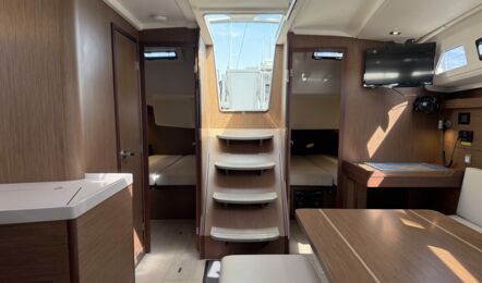 Oceanis-40-1-innenaufnahme-02