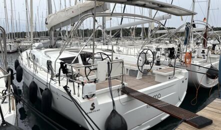 Oceanis-46-1-aussenaufnahme-01