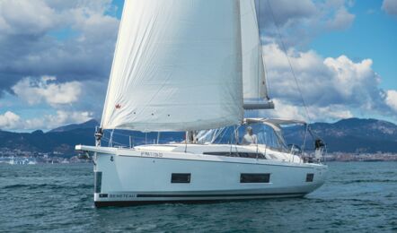 Oceanis-46-1-aussenaufnahme-09