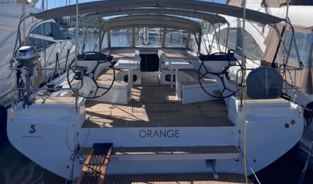 Heck Aussenaufnahme der Oceanis 52 „Orange“ in Biograd in Kroatien