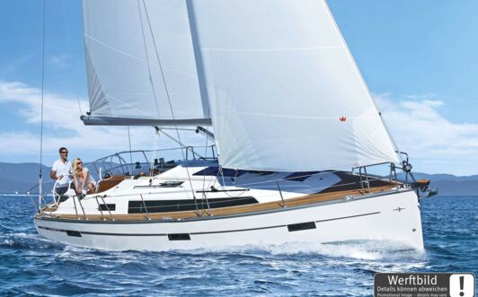 Steuerbord Aussenaufnahme einer Bavaria cruiser 37 in Heiligenhafen