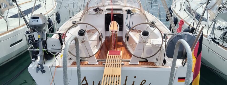 Heck Aussenaufnahme der Dehler 38SQ „Aurélie“ in Punat in Kroatien
