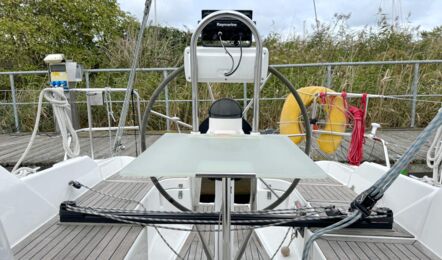 Steckschott als Cockpittisch Aussenaufnahme der Hanse 315 "Mizar" in Barth