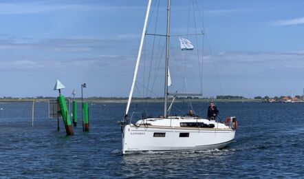 Oceanis-35-1-aussenaufnahme-06